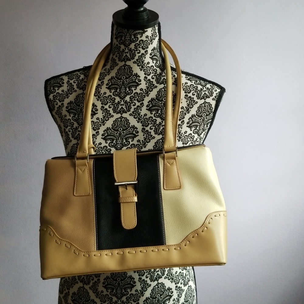Bestini Paris Black and Tan Foldover Purse